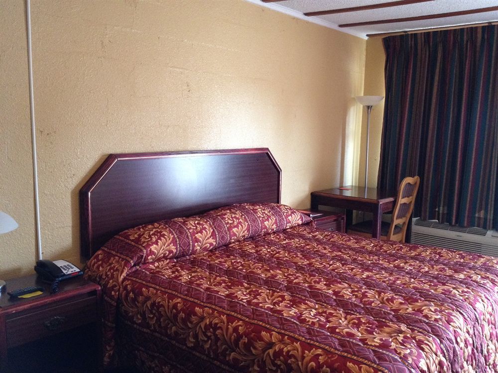 Holiday Motel Hugo Екстер'єр фото