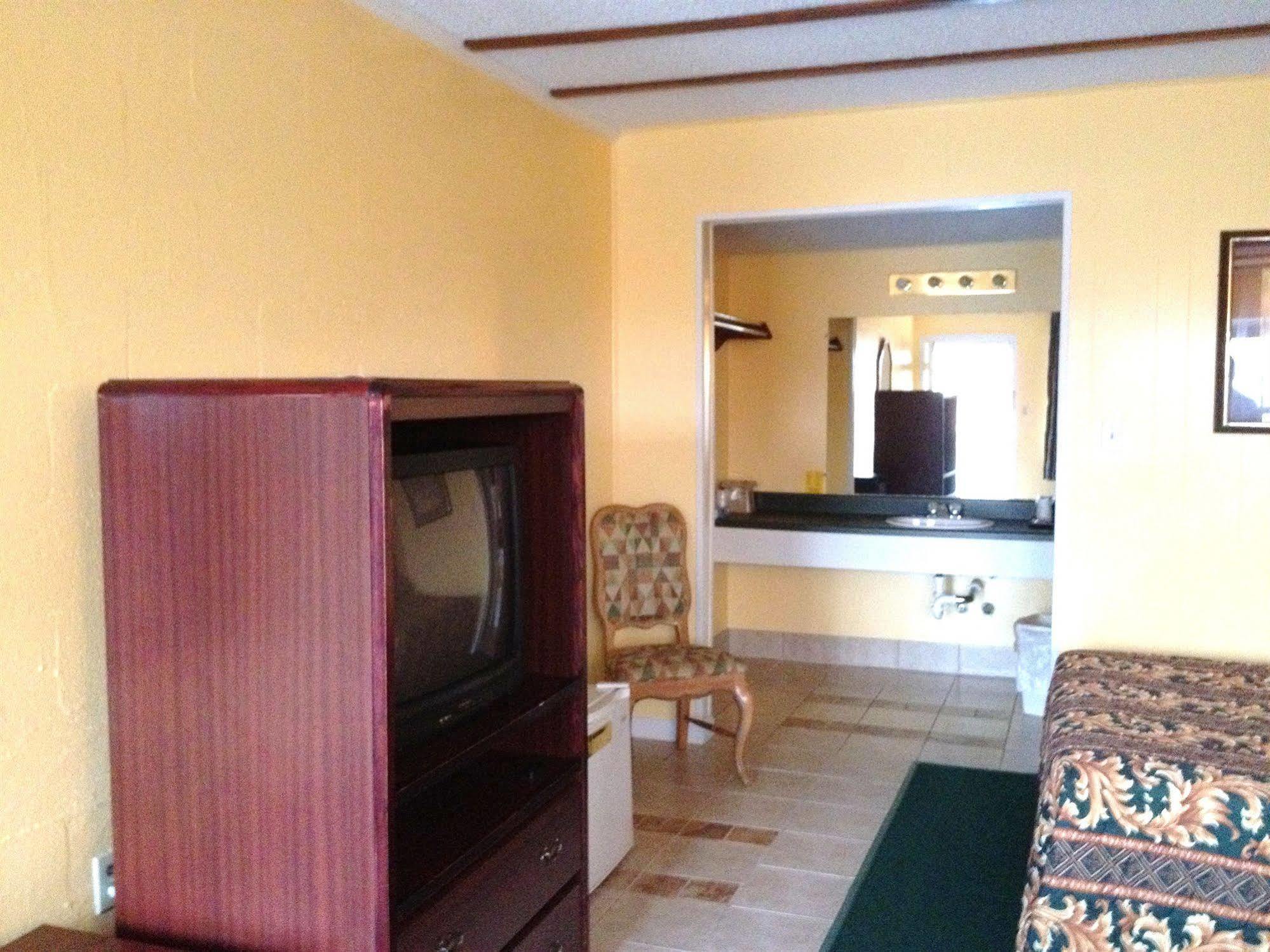 Holiday Motel Hugo Екстер'єр фото